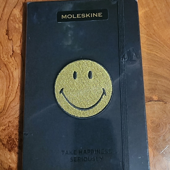 Moleskine Limited Edition Smiley Positivity in Motion-Undated Planner - Picture 11 of 13
